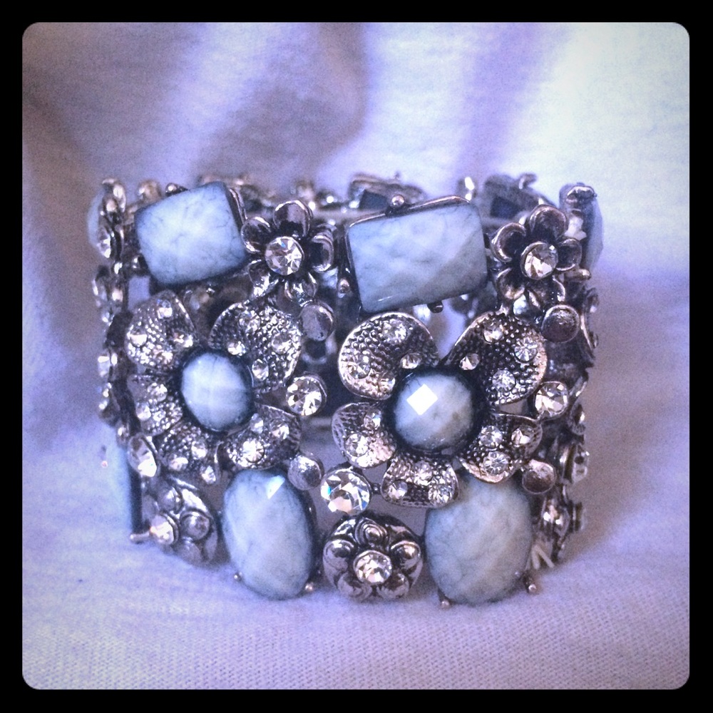 Vintage style thick stretch turquoise bracelet